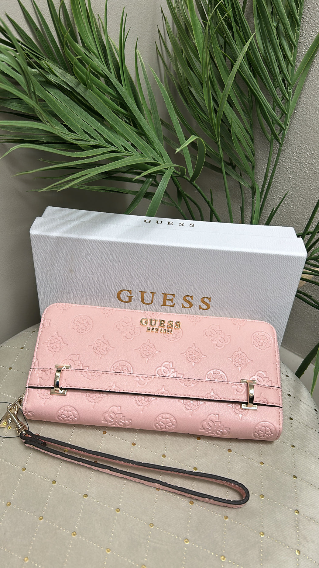 PD9630146 Guess ZARELA Pink Logo Wallet