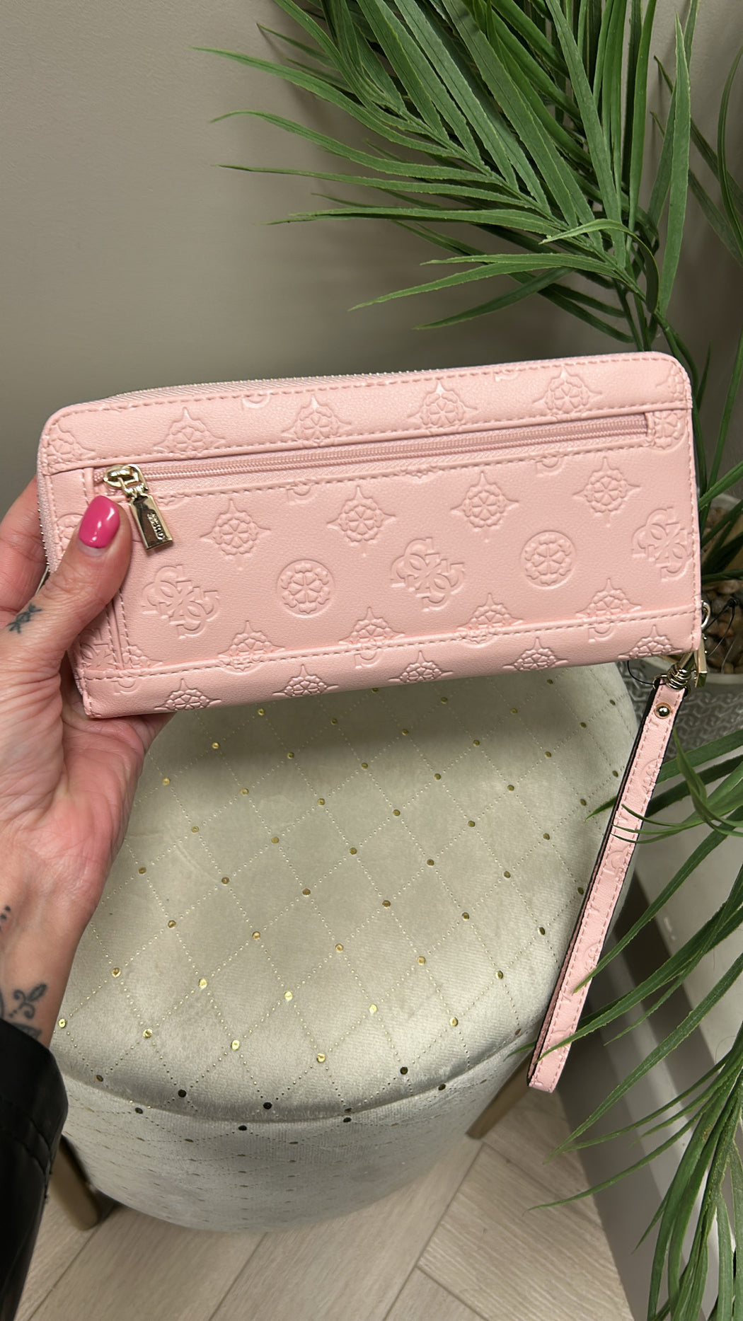 PD9630146 Guess ZARELA Pink Logo Wallet