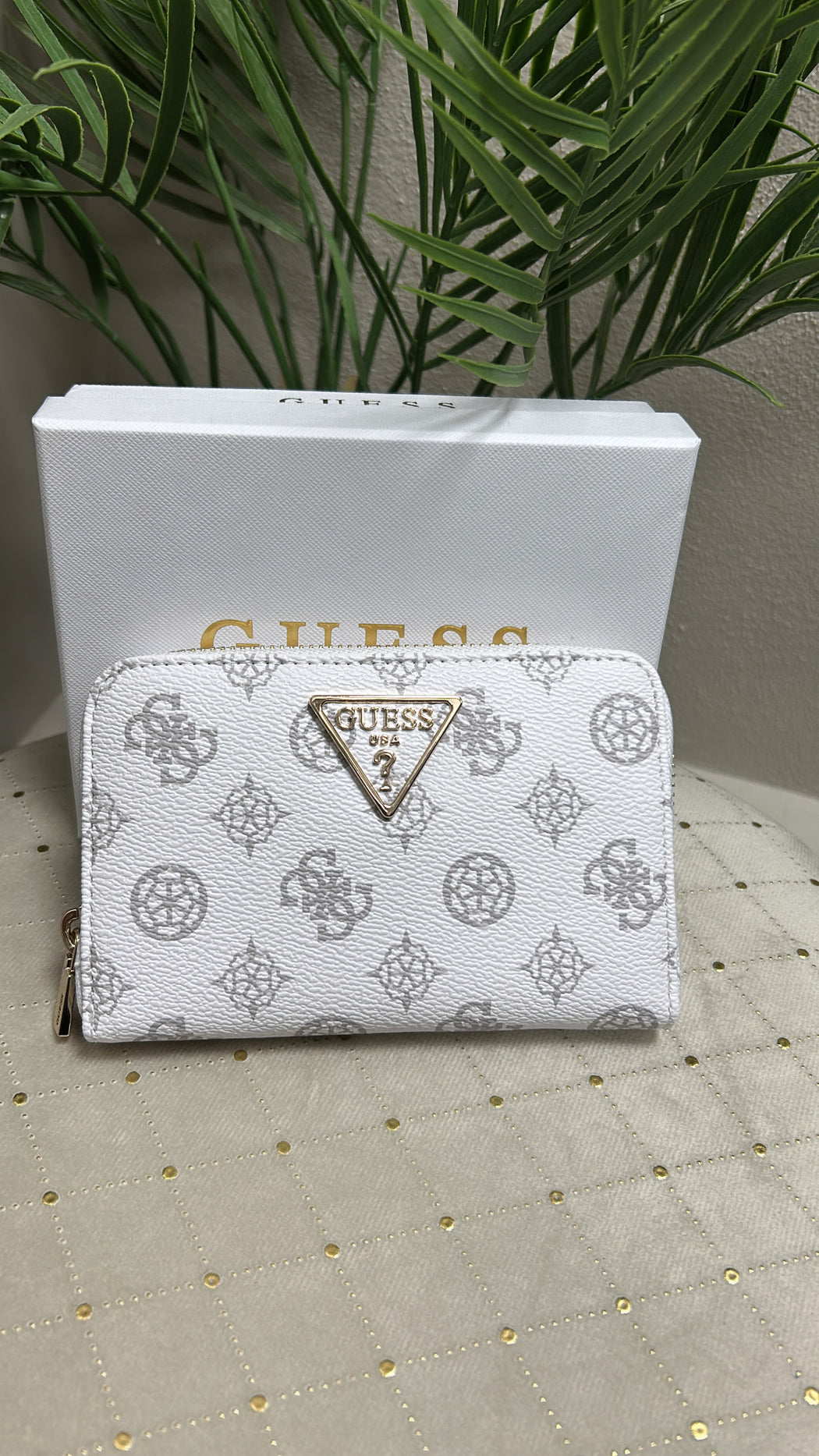 PG8500140 Guess LAUREL White Logo Wallet