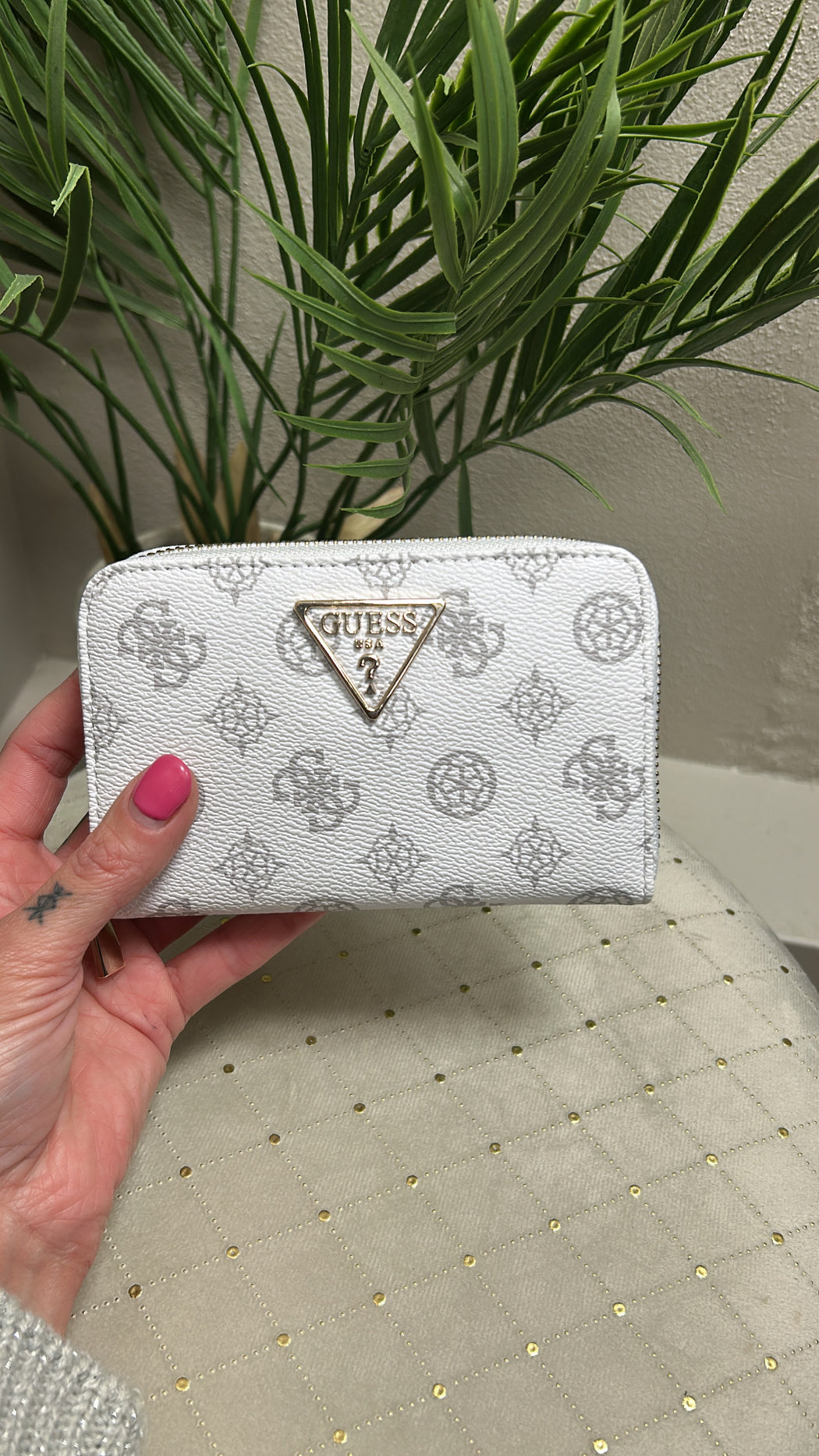 PG8500140 Guess LAUREL White Logo Wallet