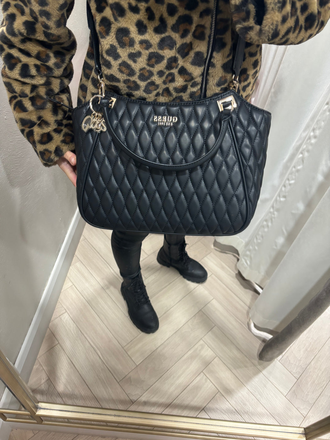Guess Black VALLA Bag. QG812222