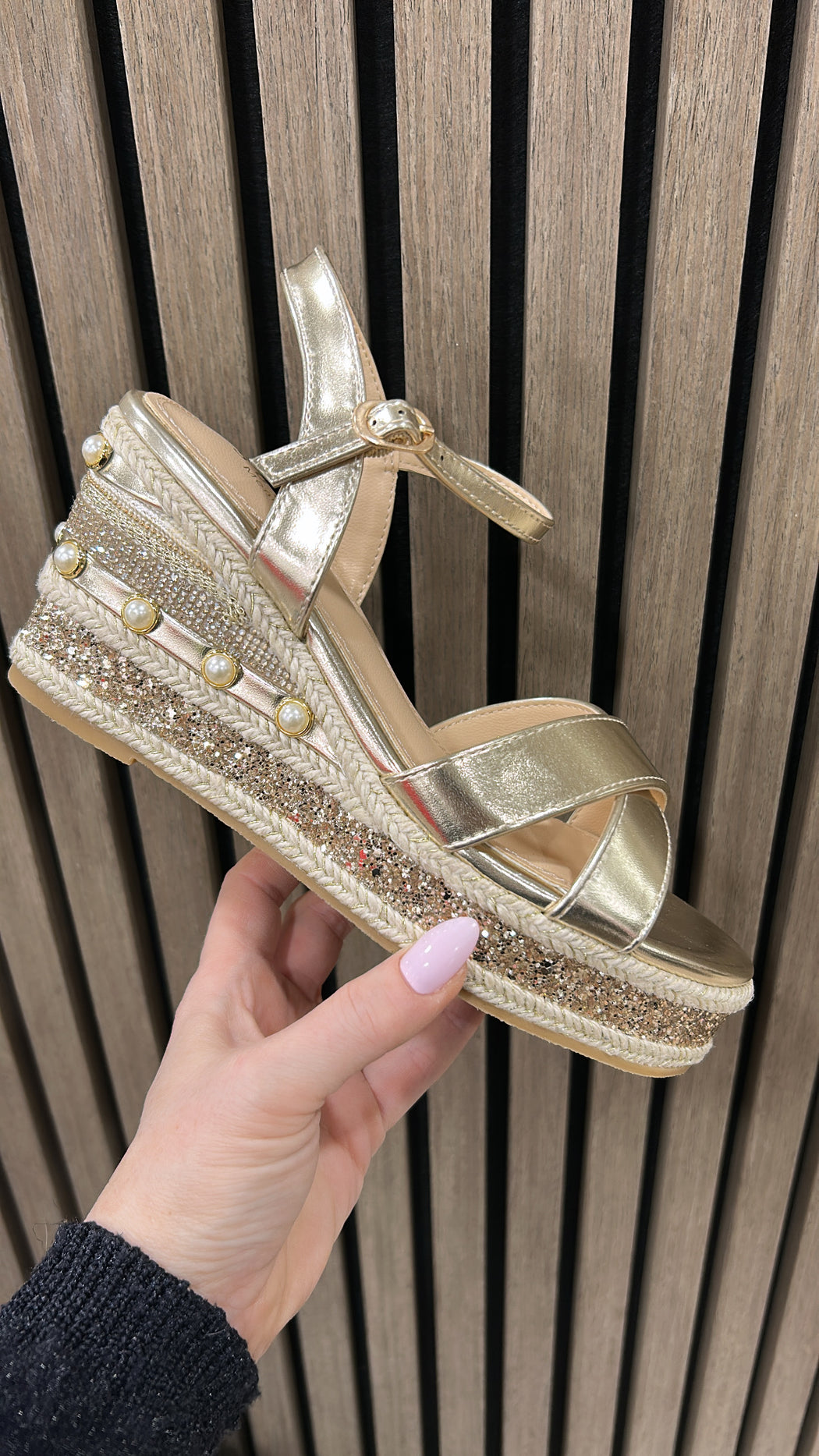 Clonalis gold weave wedge