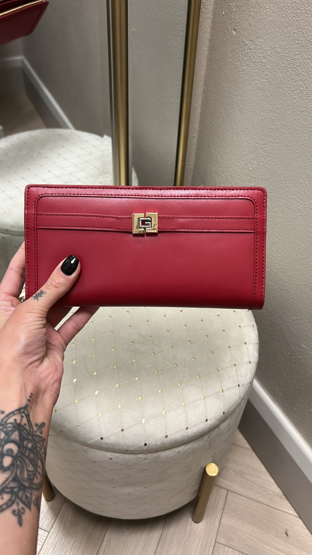 RW1718P5101 Guess Red Buckle Wallet