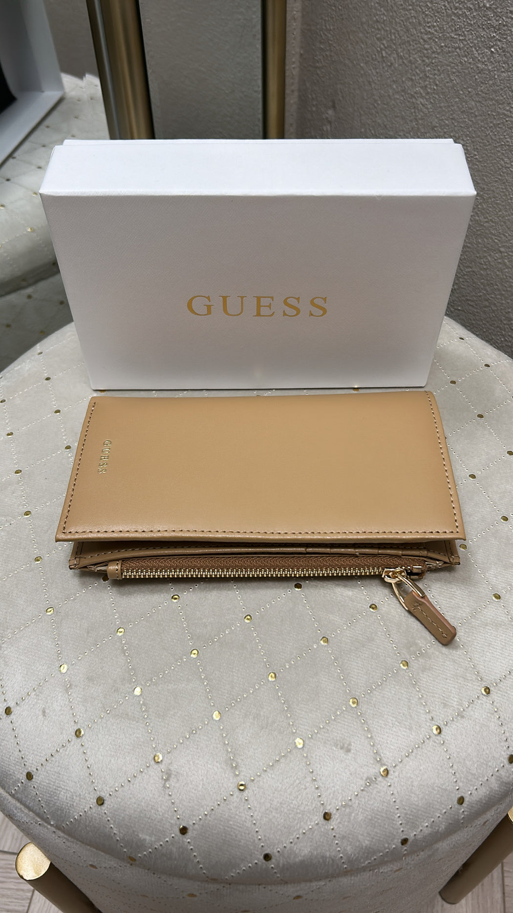 RW1653P4301 Guess Beige Zip Wallet