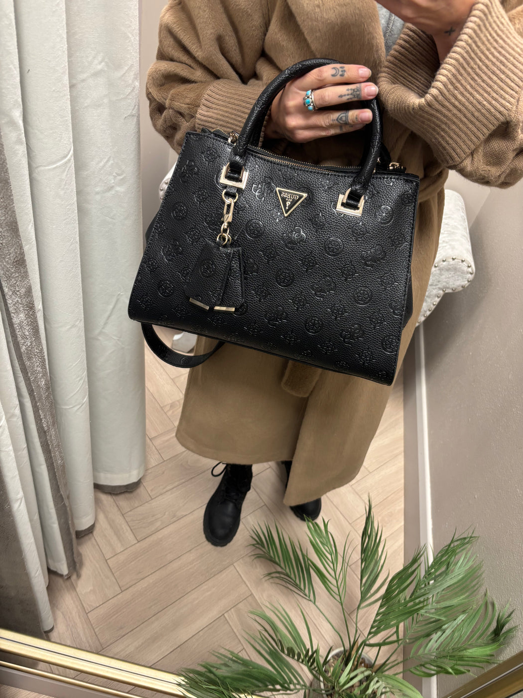 Guess Black Logo CRESIDIA Bag. PD988807