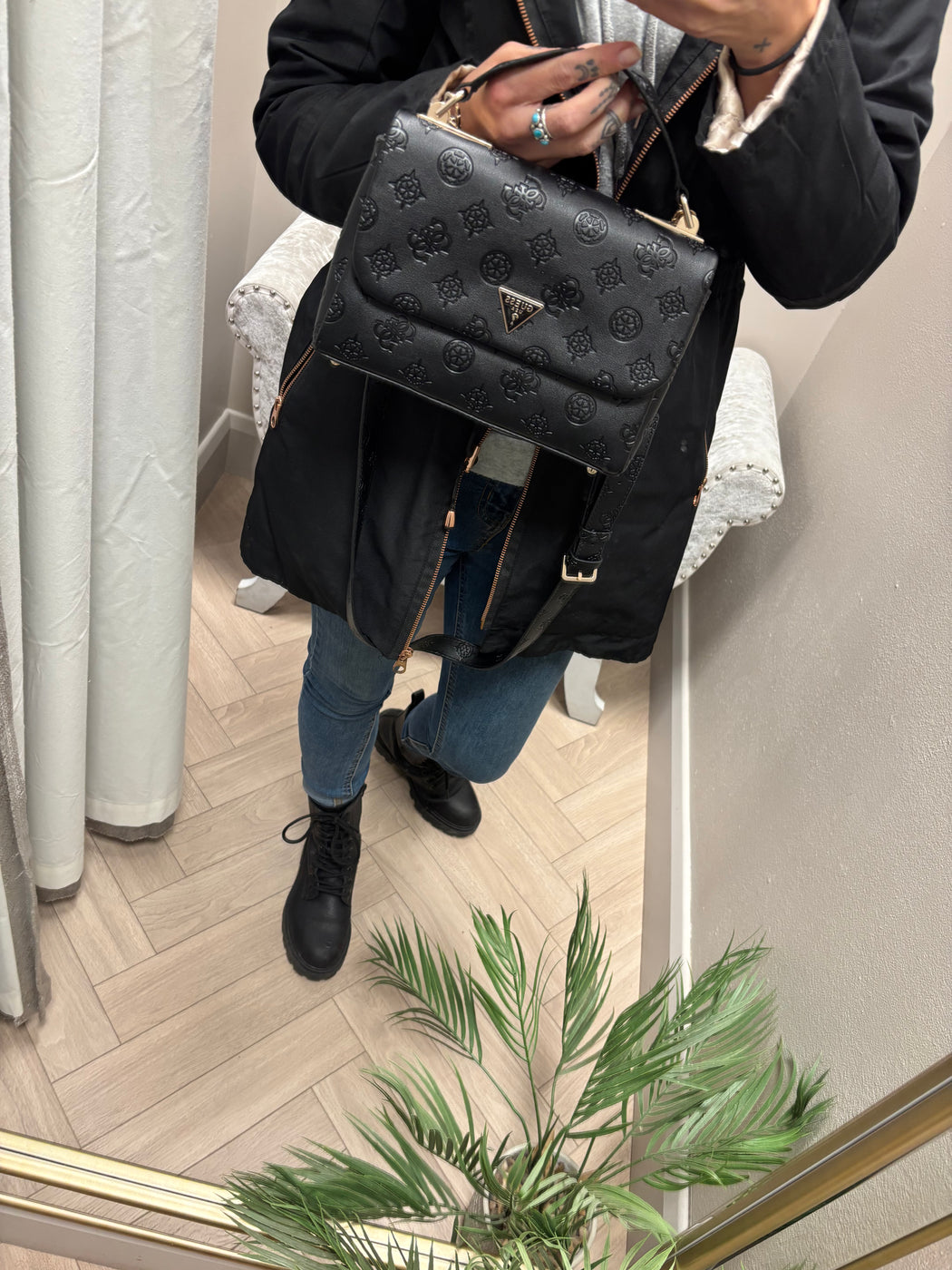 Guess Black Logo TISHA Bag. PD776420.