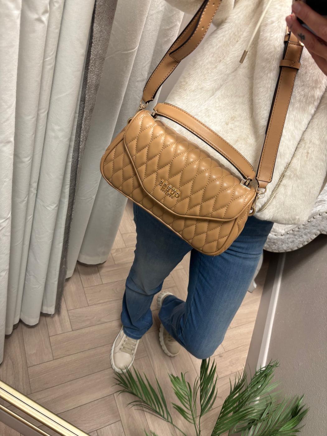 Guess Beige VALLA Bag. QG812220