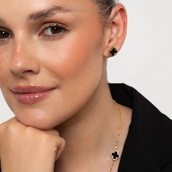 ESTELLA BLACK RESIN STUDS. T709EMS