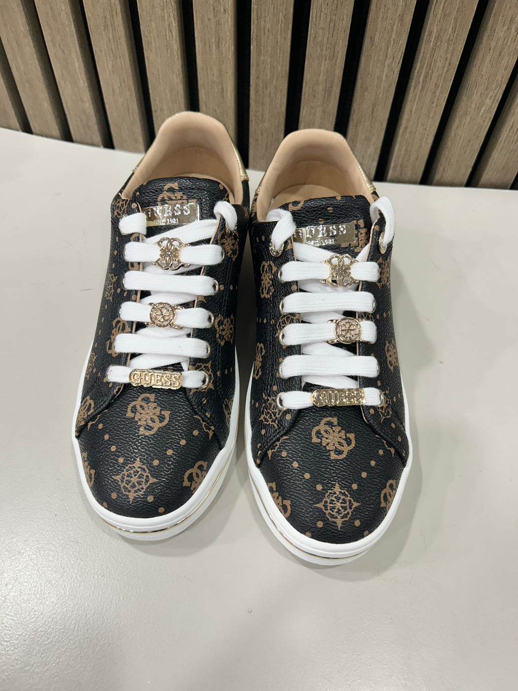Guess logo sneaker