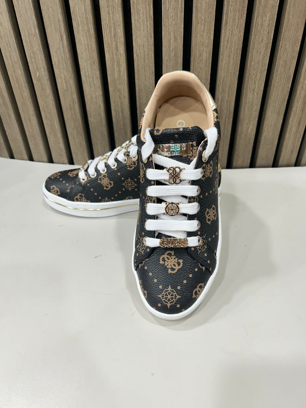 Guess logo sneaker