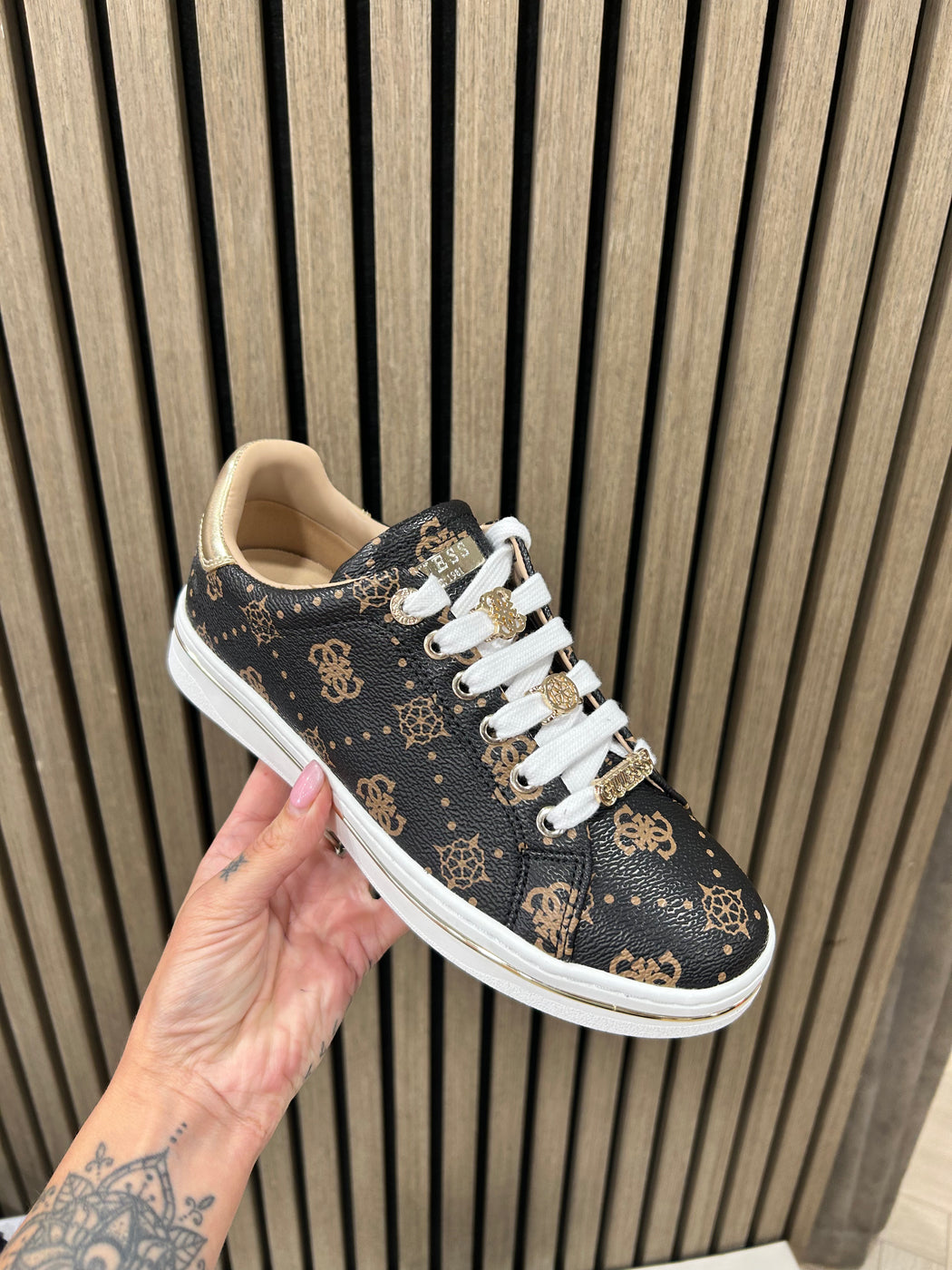 Guess logo sneaker