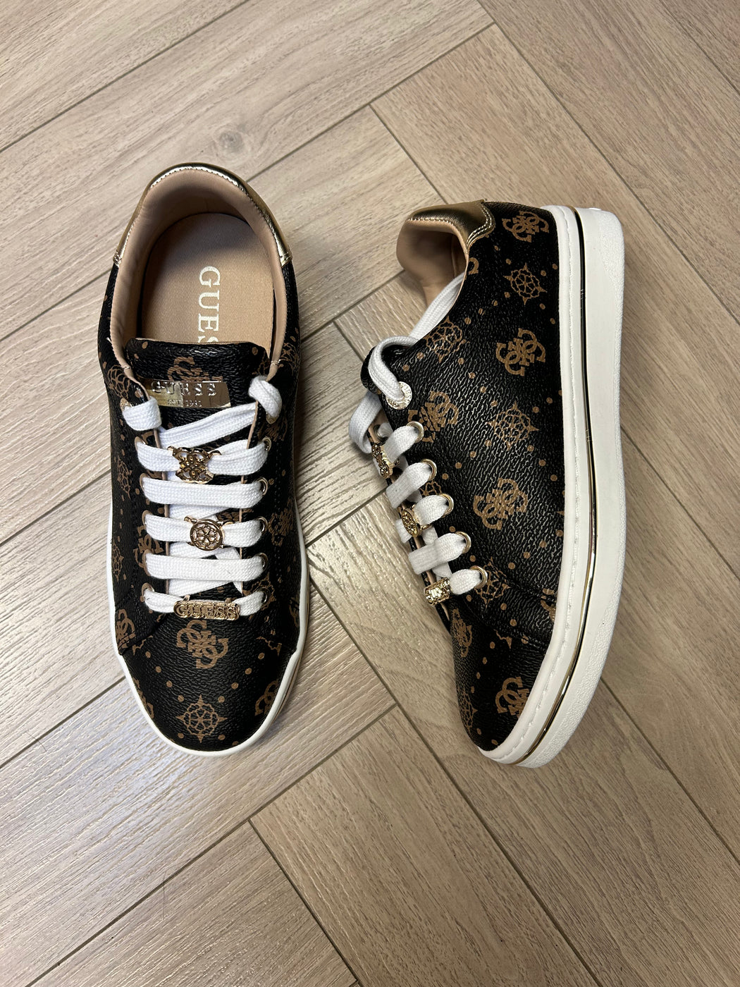 Guess logo sneaker