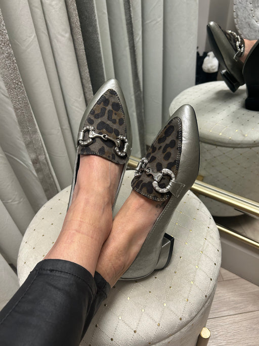 Dalat one Silver cheetah pointed loafer