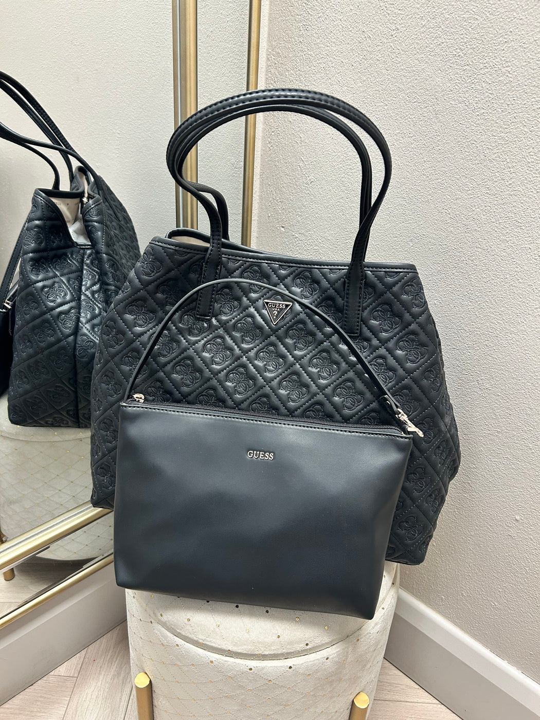 Guess Black ADELASIA Bag. QL965824