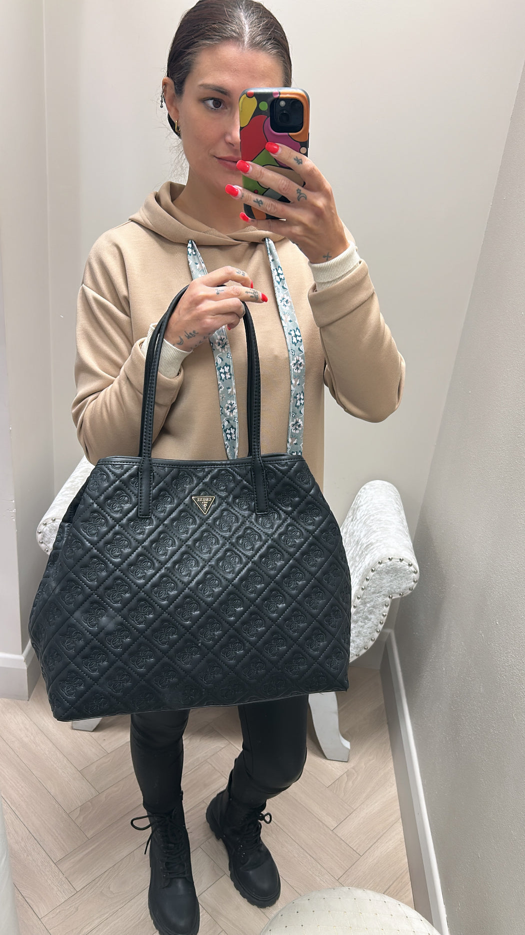Guess Black ADELASIA Bag. QL965824