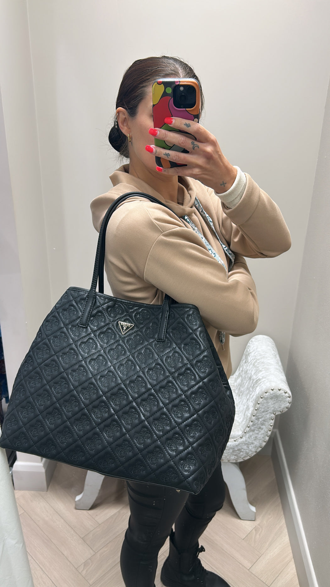 Guess Black ADELASIA Bag. QL965824