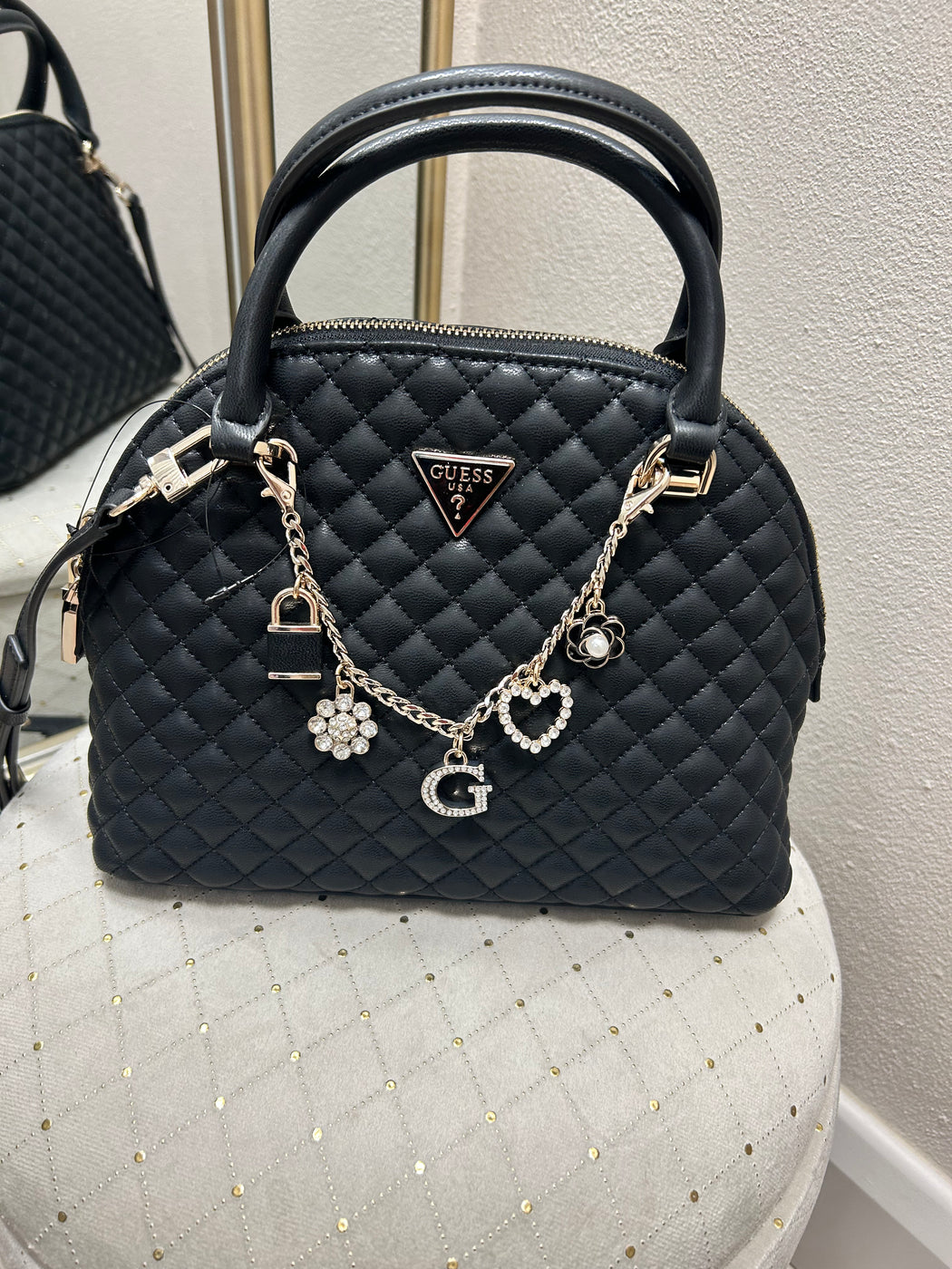 Guess Black EVERLEE Bag. EG867905