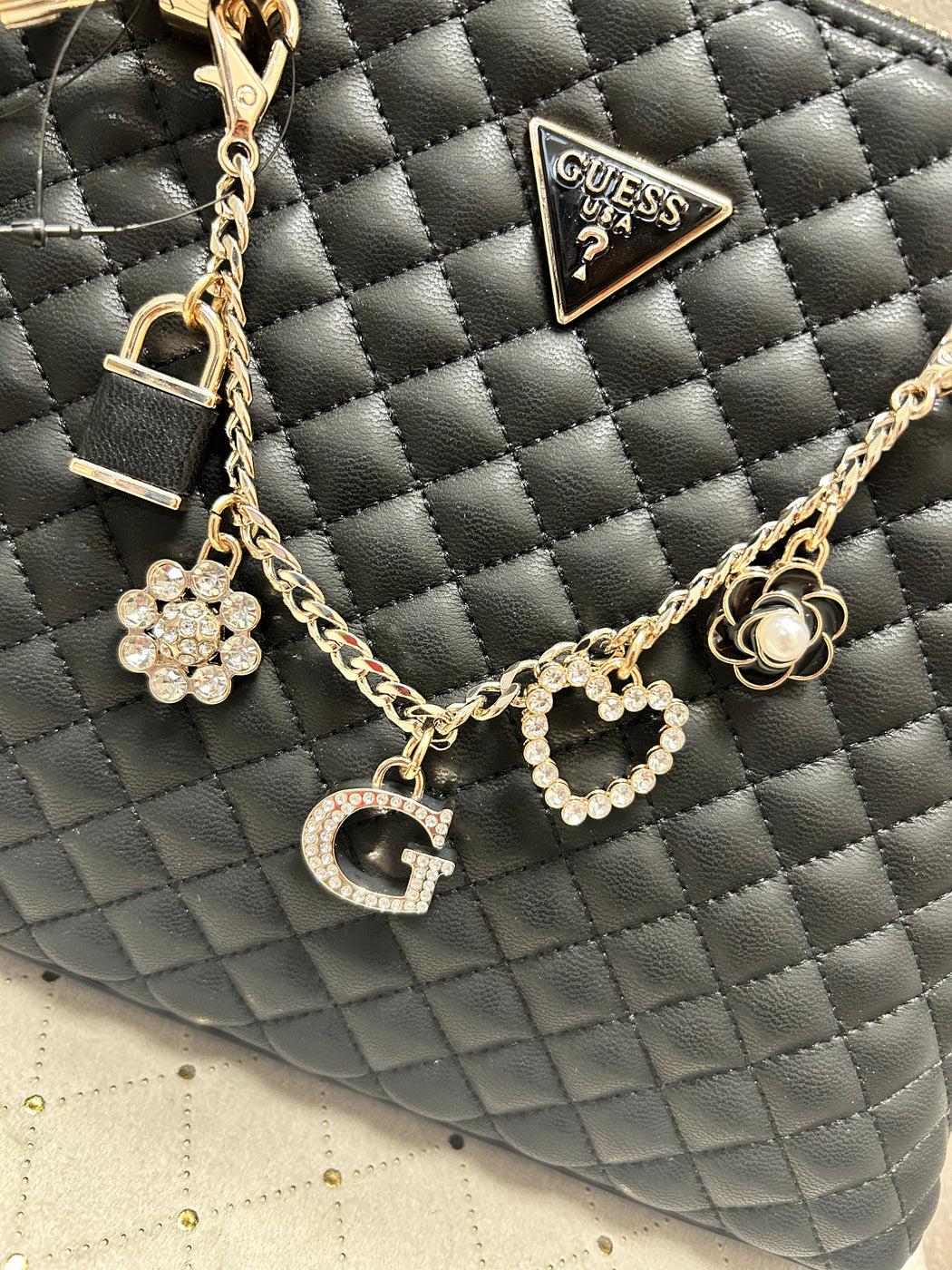 Guess Black EVERLEE Bag. EG867905