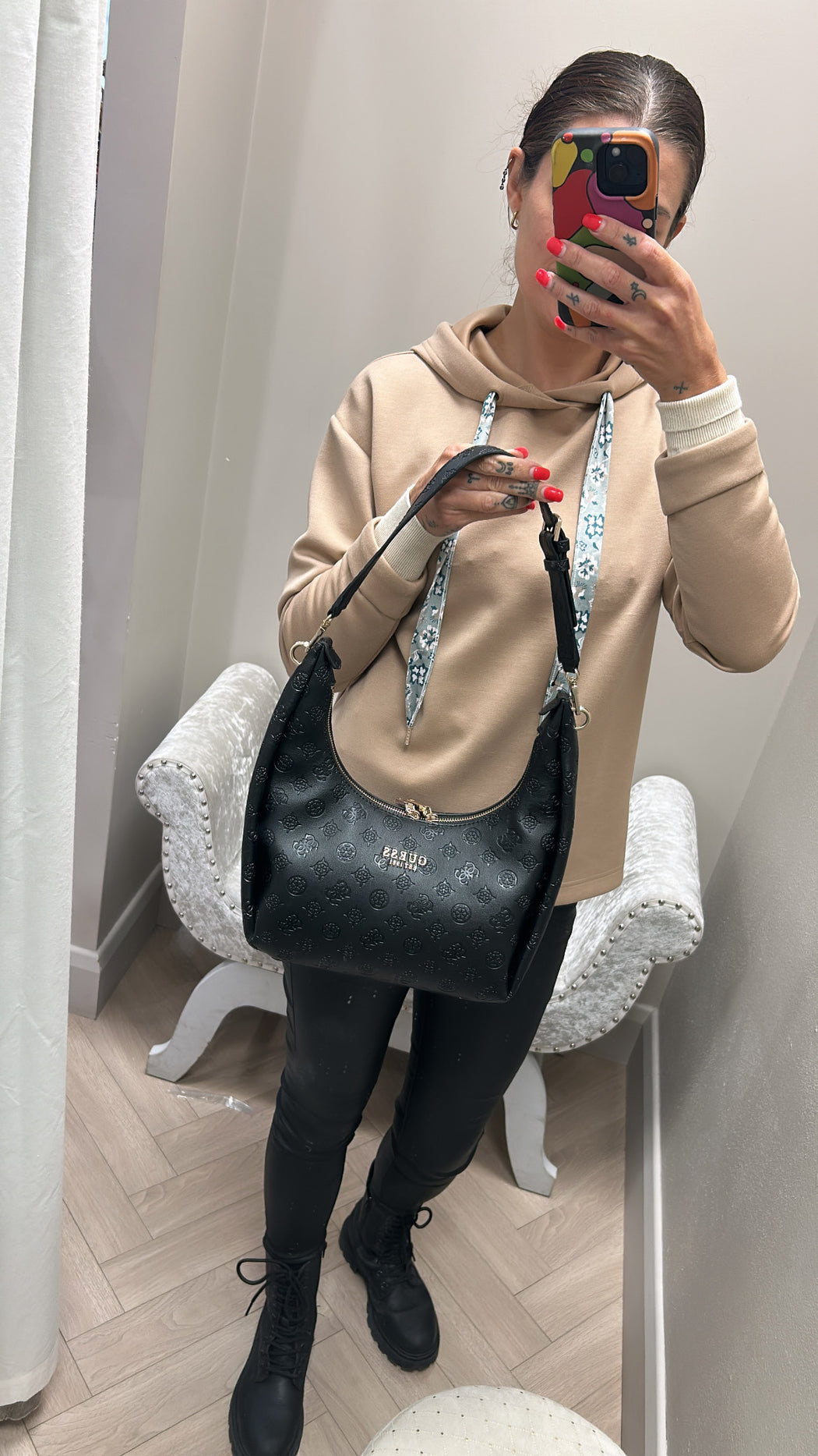 Guess Black Logo Bag. PD966502