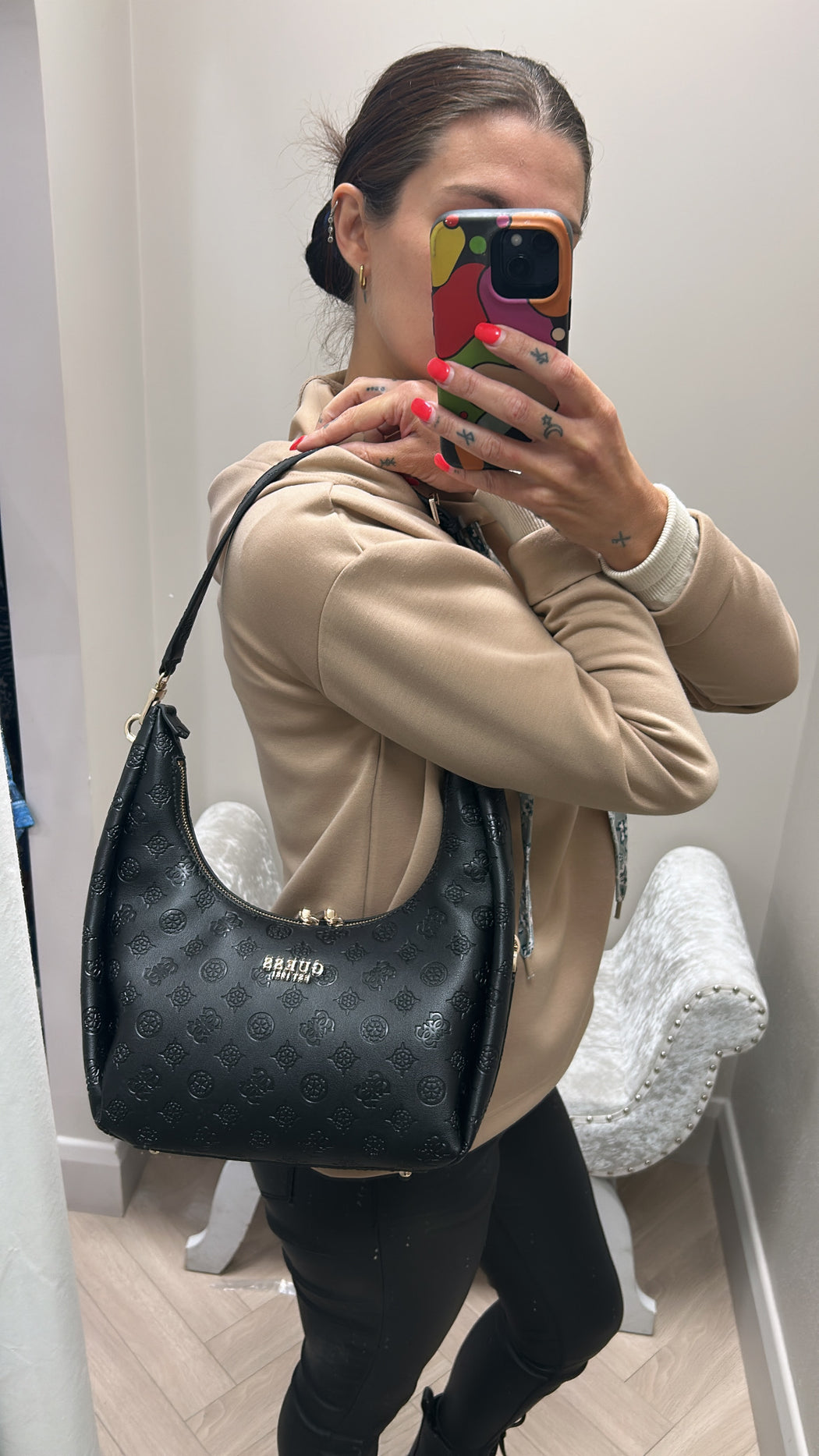 Guess Black Logo Bag. PD966502