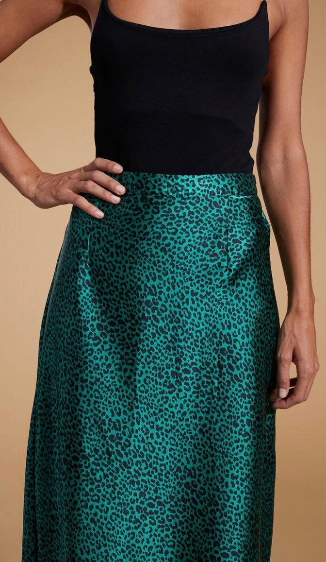 Mid length hotsell leopard skirts easy