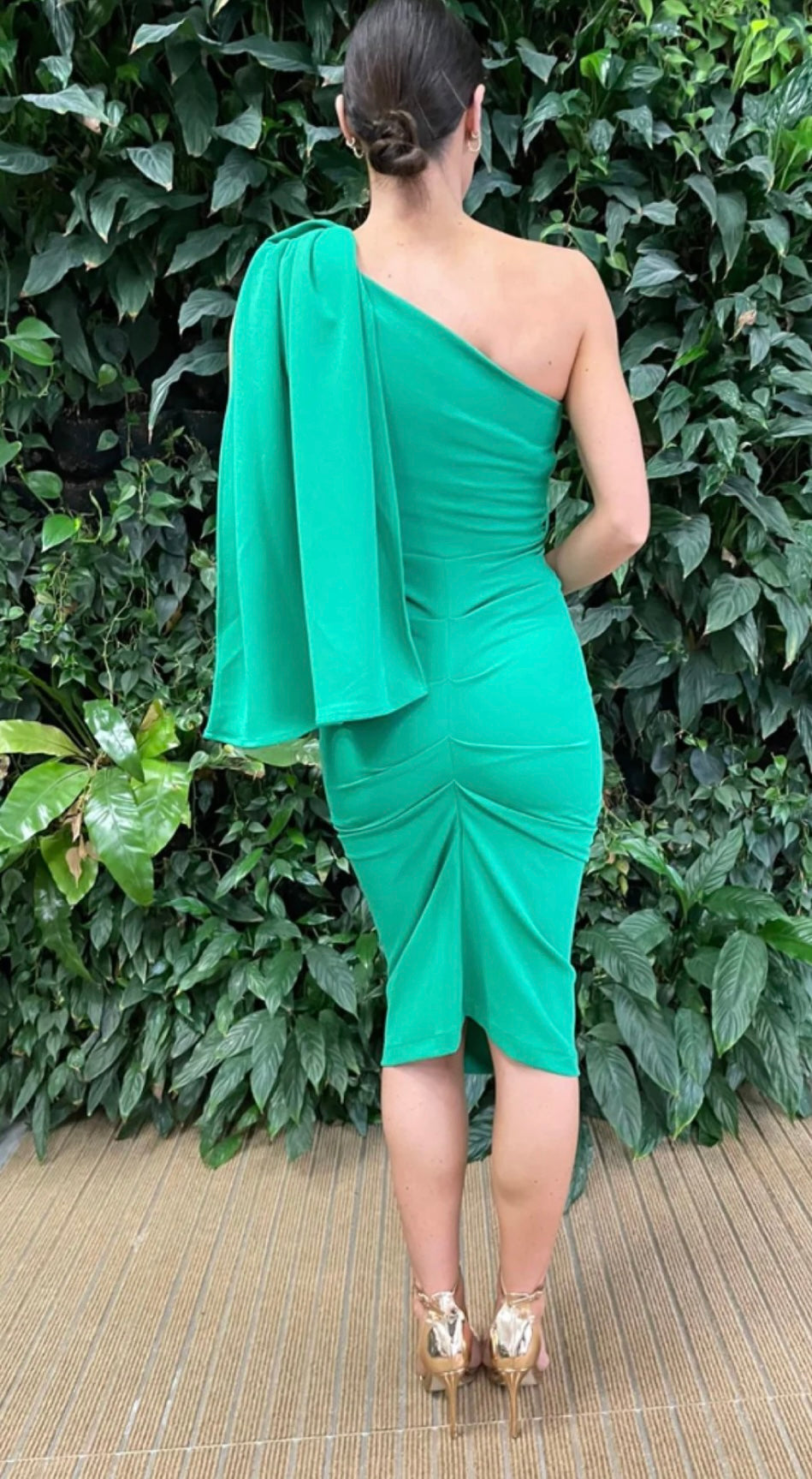 Green zirconium crepe dress