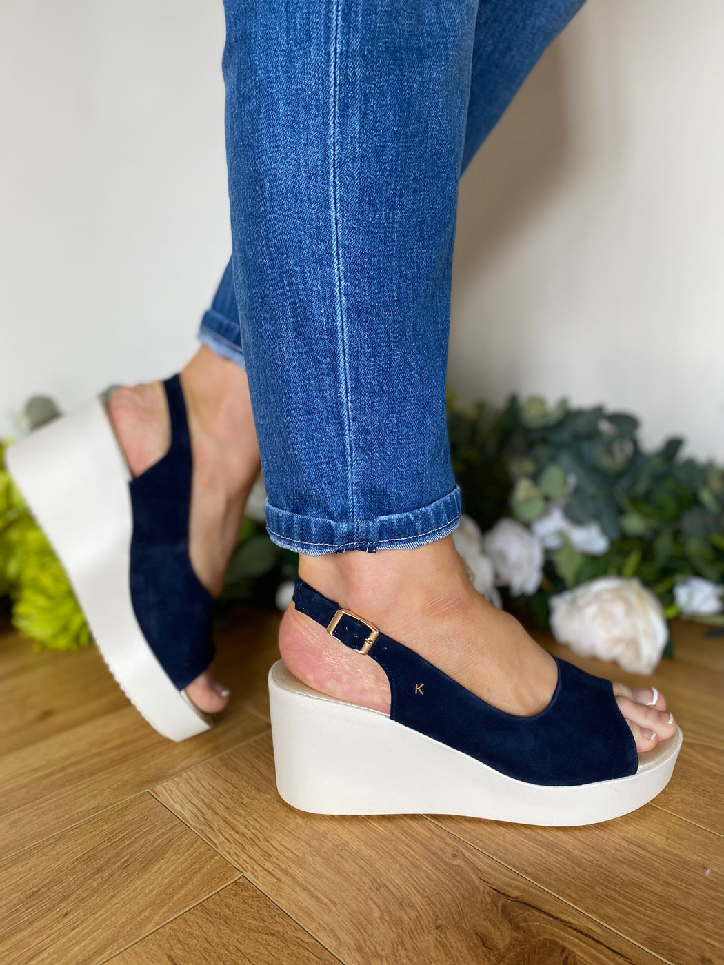 Navy wedges top