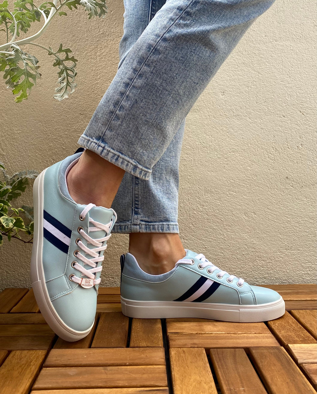 Vicky rr blue trainer